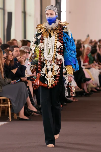 Look 26